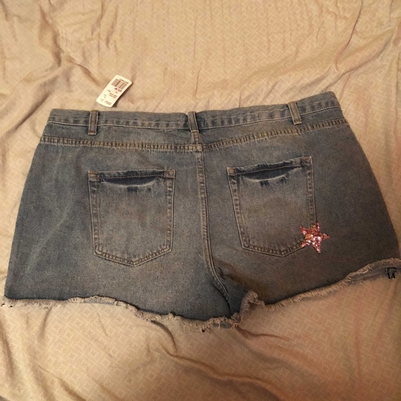 F21 Plus Size Shorts - Picture 2 of 2
